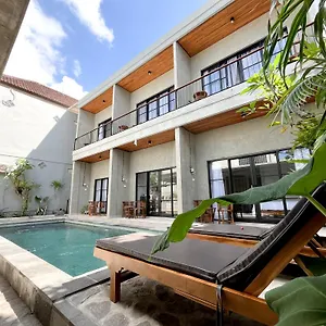 https://adi-surya-guest-house.hotelsseminyak.net